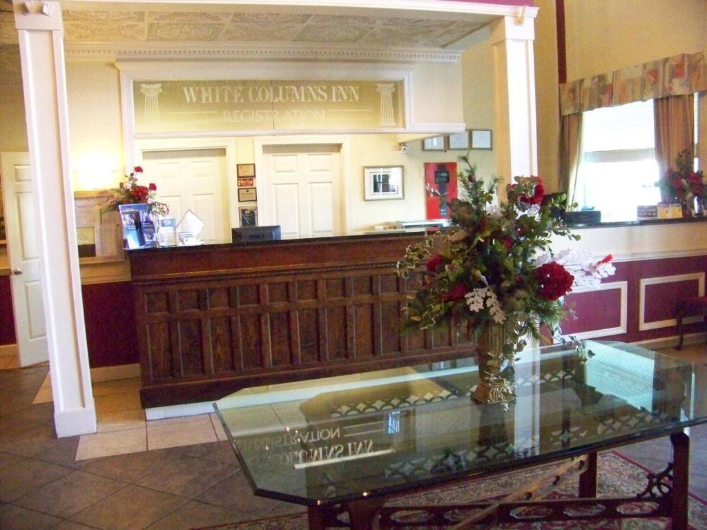 White Columns Inn Thomson Buitenkant foto